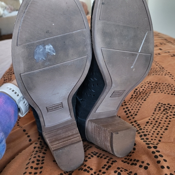 EUC TOMS Majorca Black Suede Cutout Peeptoe Bootie Women 10 - Picture 10 of 12